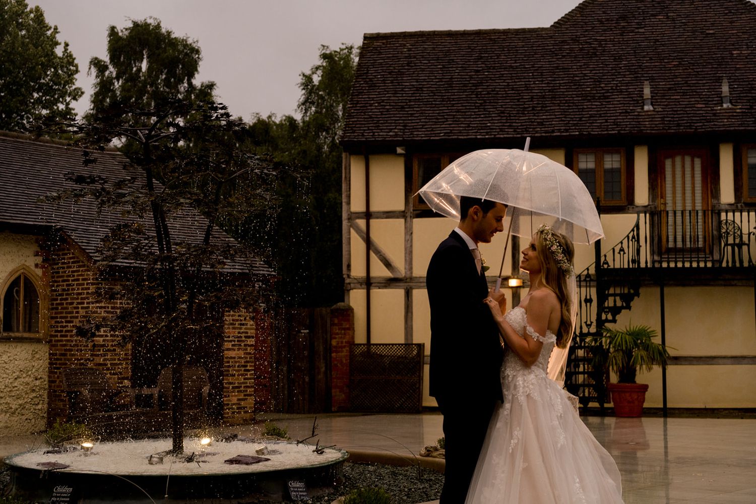 rainy day wedding photography