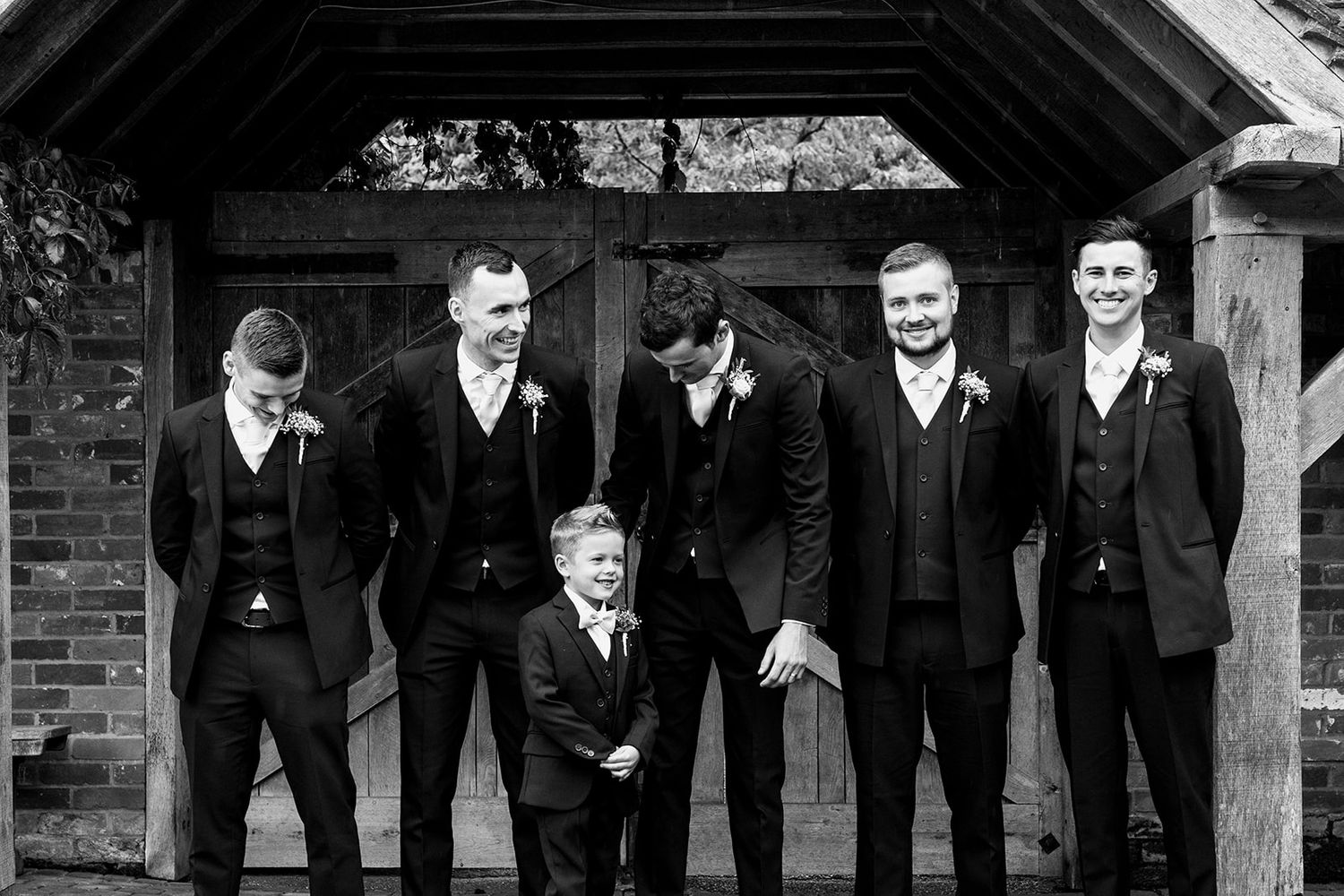 cute groomsmen photos