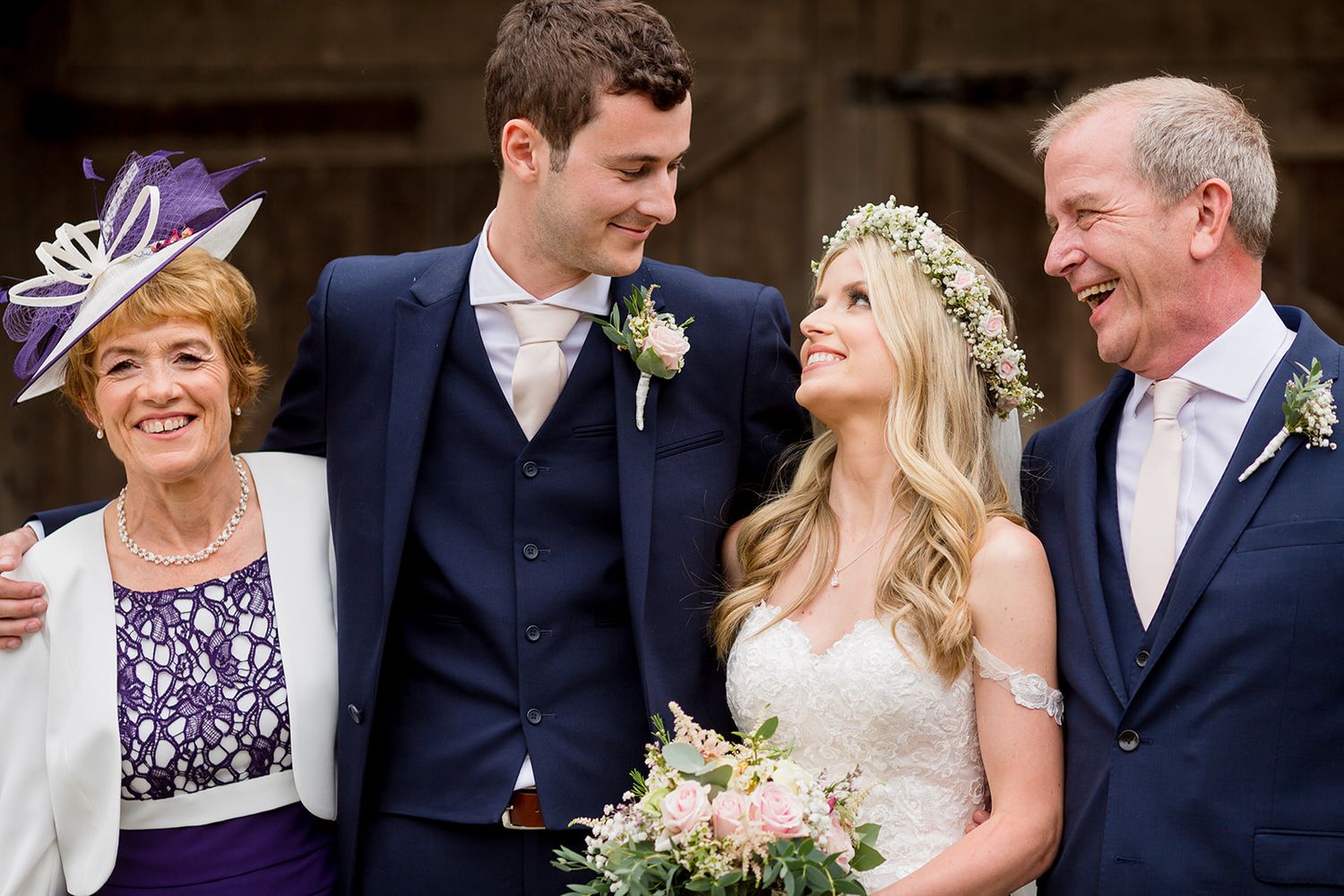 candid group wedding photographs