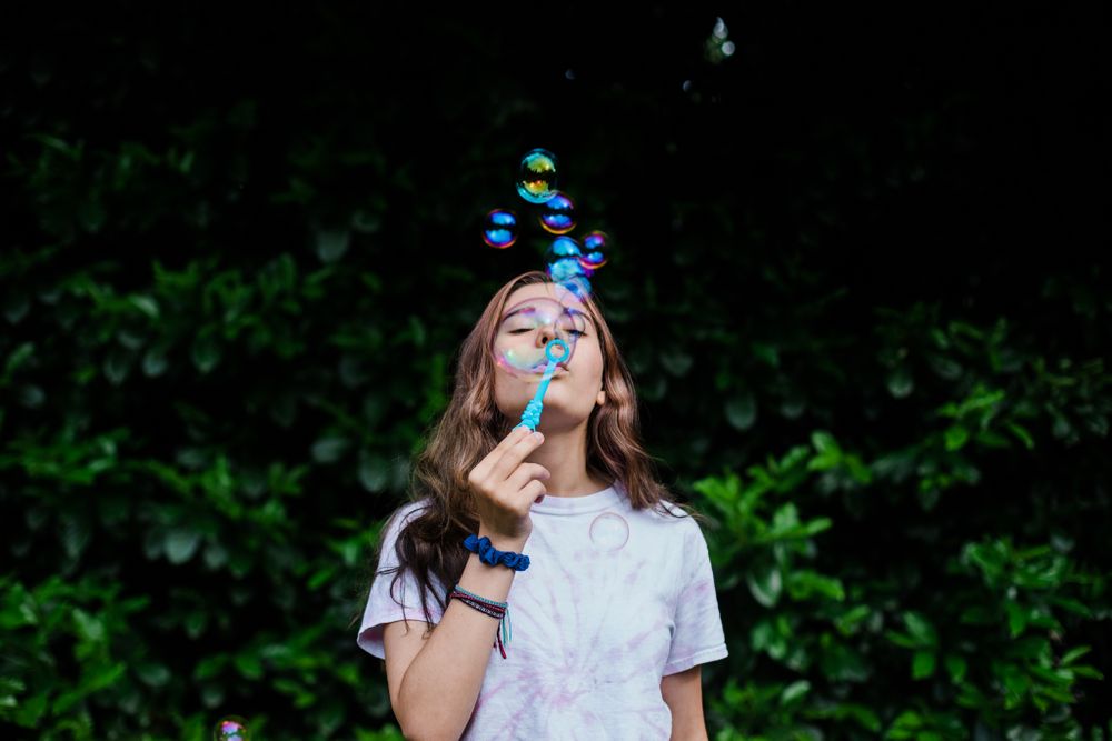 Photographing Bubbles | Tips and Tricks by Lenka Vodicka of Lenkaland Photography | Create Portraits