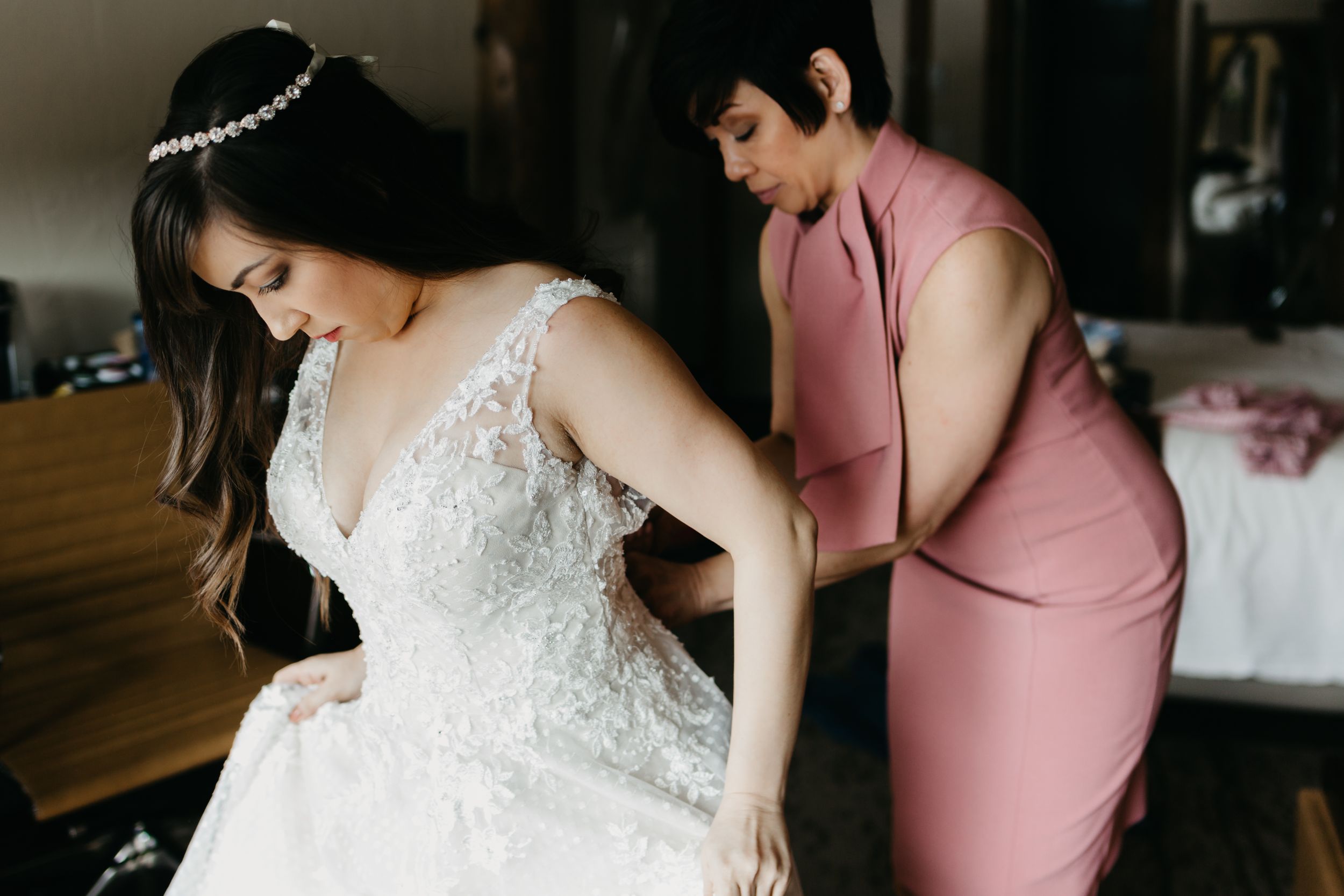 Breckenridge, Wedding, Getting ready, portraits, the lodge, colorado, photographer, details, best CO weddings, winter