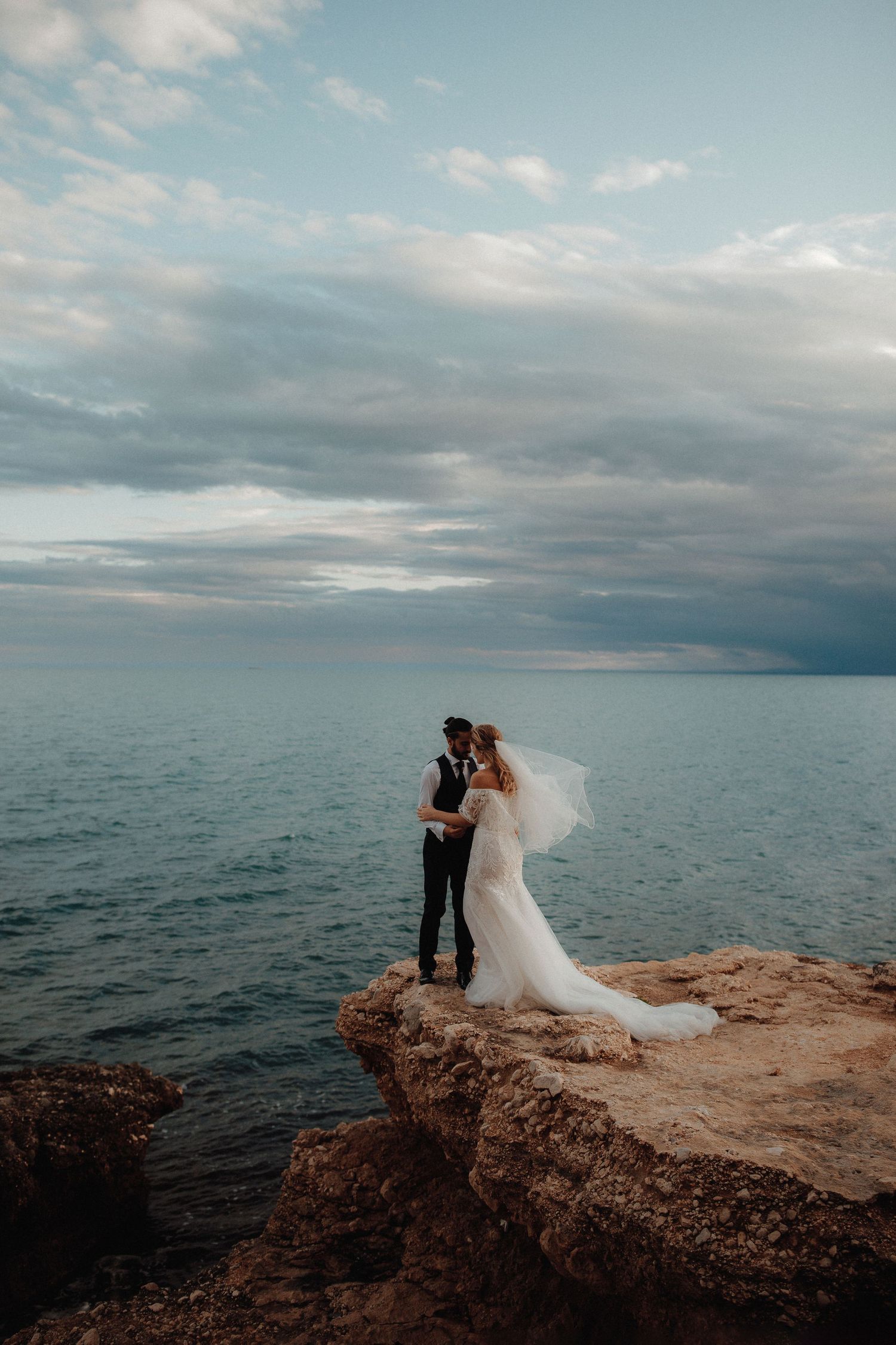 Puglia - couple - prematrimoniale - sessione di coppia - natura - mare - spiaggia- wedding photographer - matrimonio