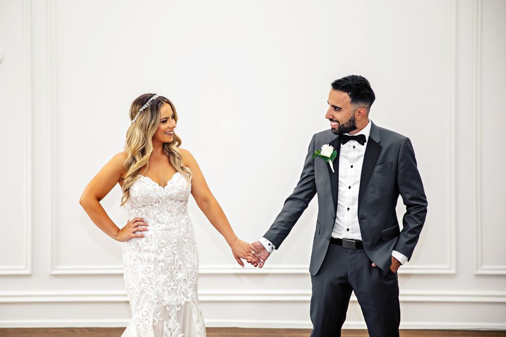 Cute and quirky little wedding in Schomberg and Arlington Estate by photographer Shawn Van Daele