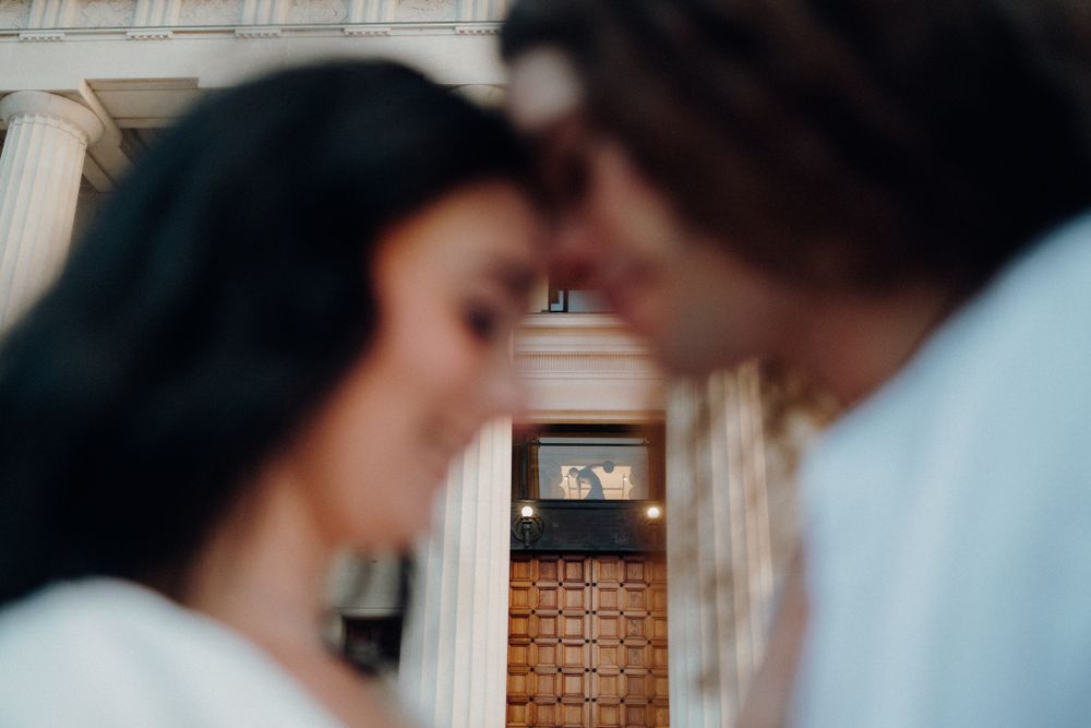 An intimate close-up of a couple against the backdrop of an architectural doorway.