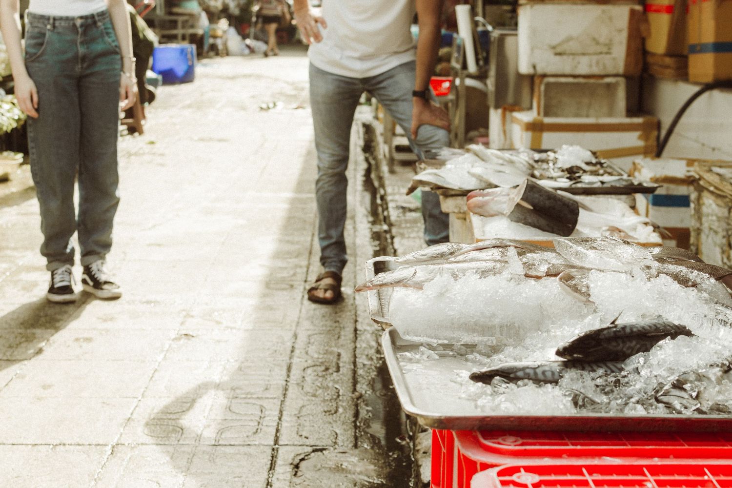 Family photoshoot in Ben Thanh Market in Saigon by Anastasia Sokyrka Photography based in Vietnam