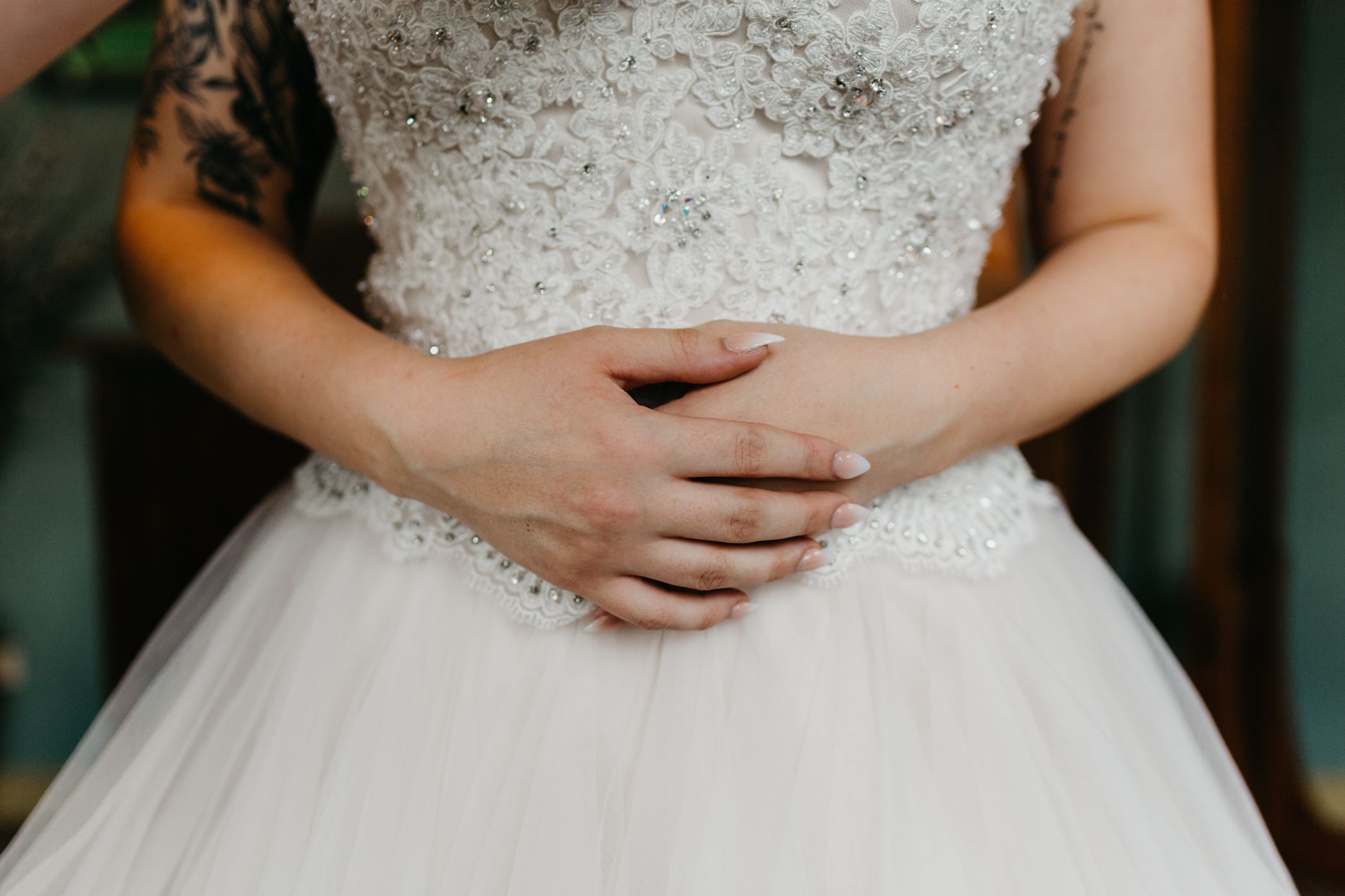 getting ready, portraits, mansion wedding, golden, colorado, photographer, best of colorado, tattoos, tattooed bride