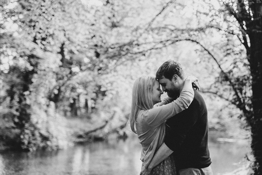 black and white engagement photos