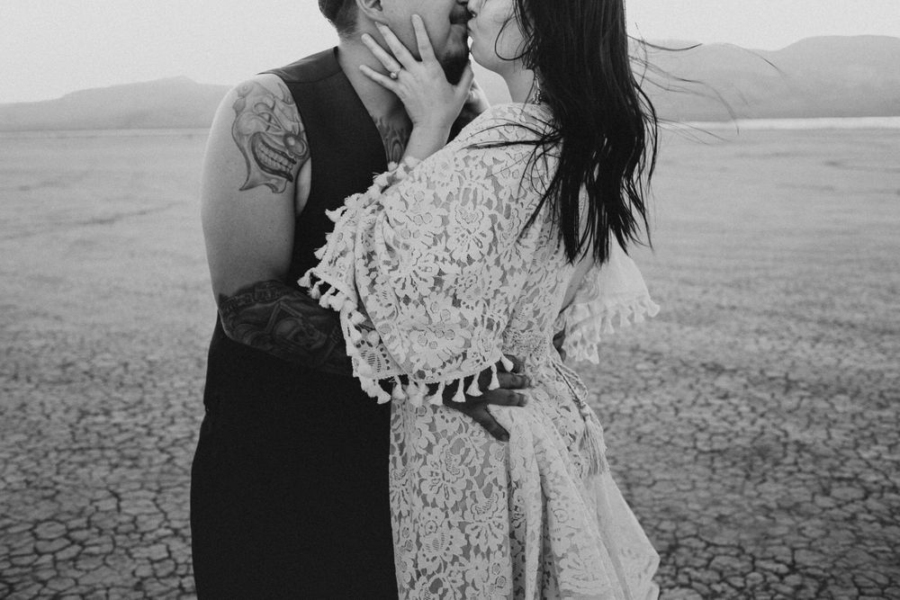 couple kissing during their Nevada elopement