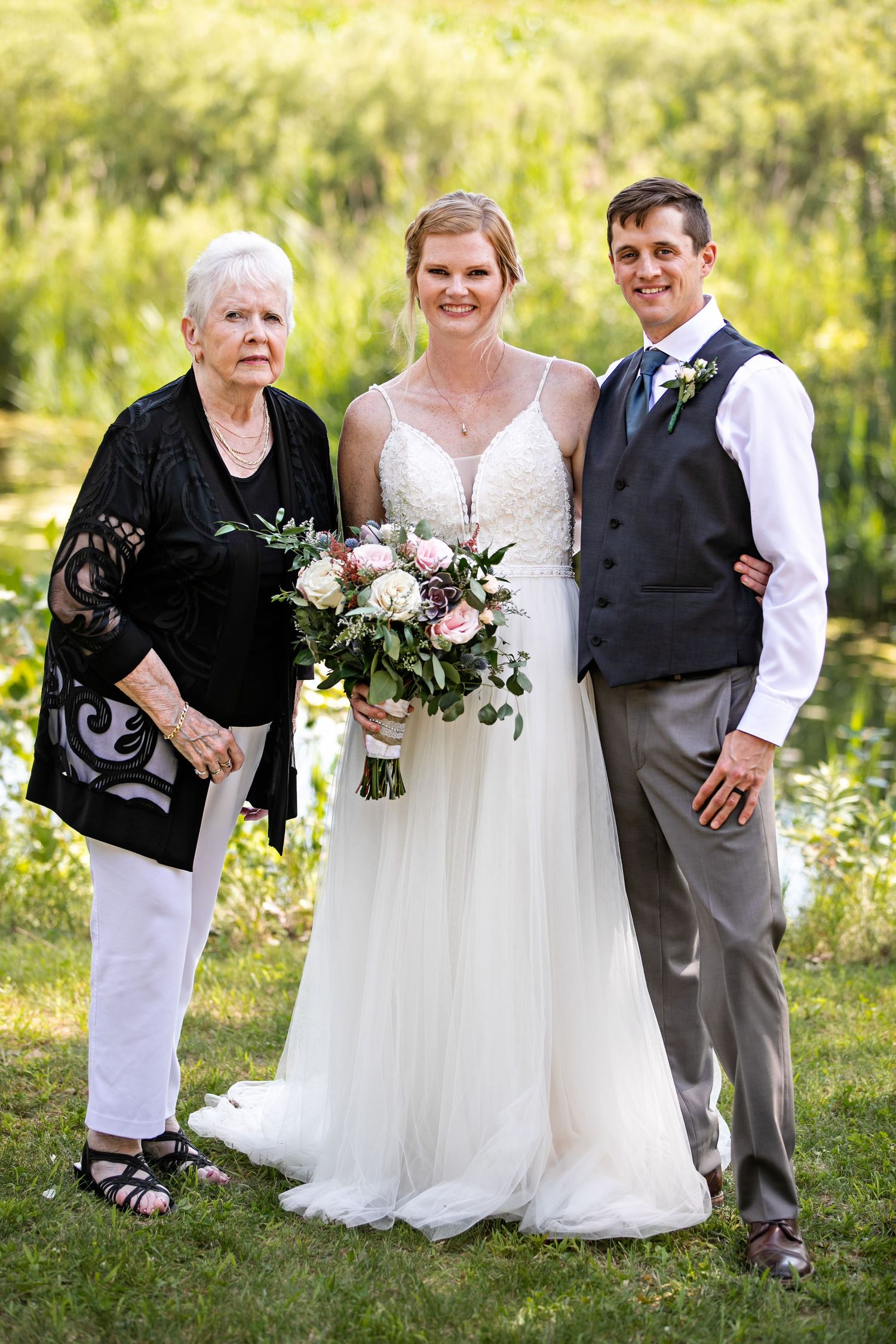 Charming rustic backyard wedding in Mount Brydges Ontario by London photographer Shawn Van Daele