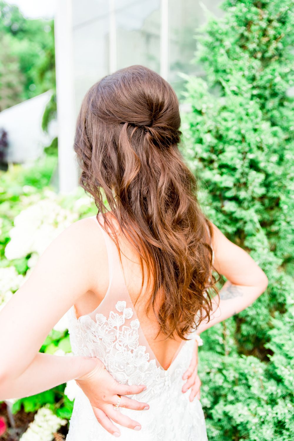 back of hair on brown hair bride has loose curls