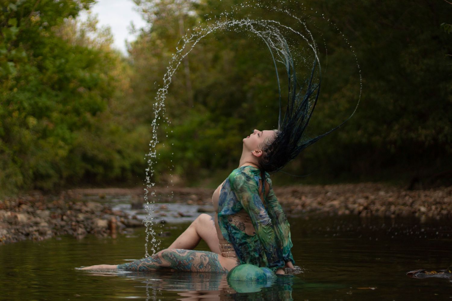 water hair flip boudoir, outdoor water boudoir photography columbia mo, missouri, missouri boudoir photographer