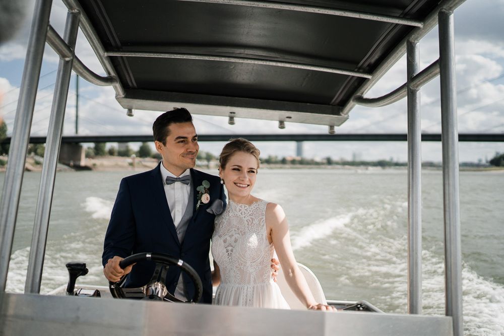 herrundfrauk hochzeit hausboot no.1 düsseldorf brautpaarshooting hochzeitslocation