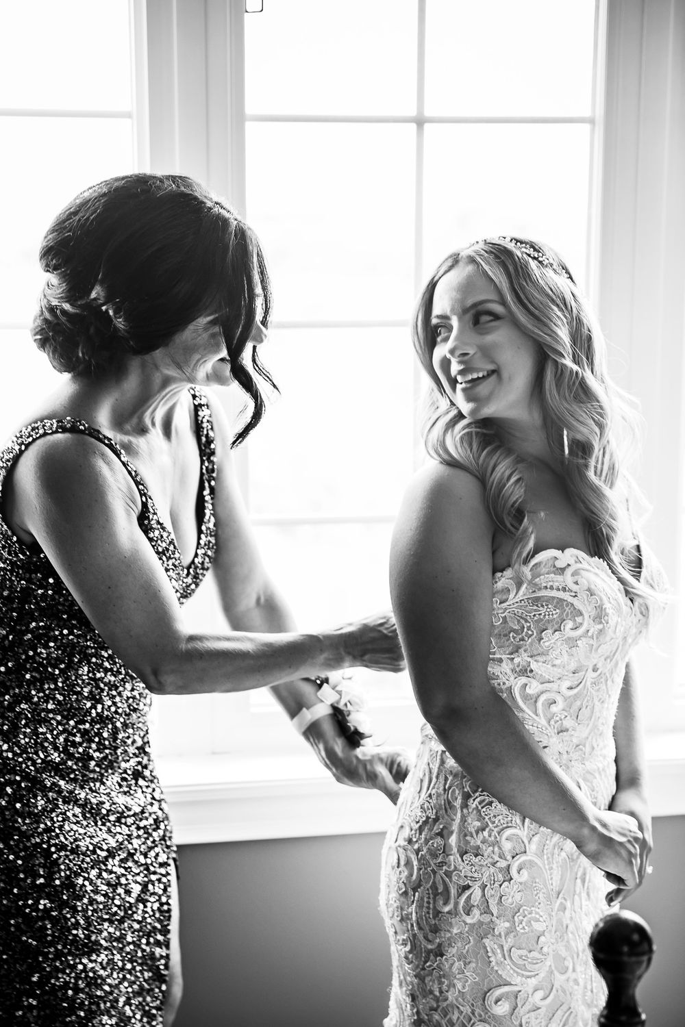 Cute and quirky little wedding in Schomberg and Arlington Estate by photographer Shawn Van Daele