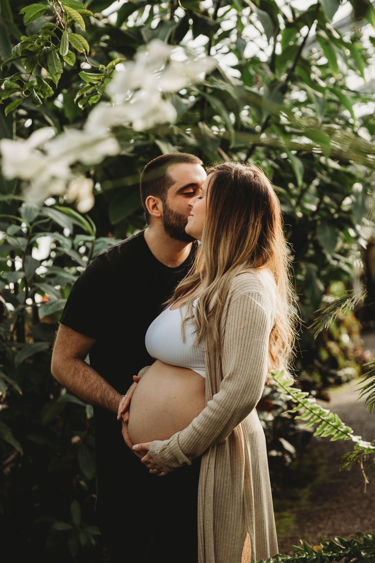 Edinburgh maternity photographer, pregnancy photoshoot at Botanic Garden, Edinburgh UK