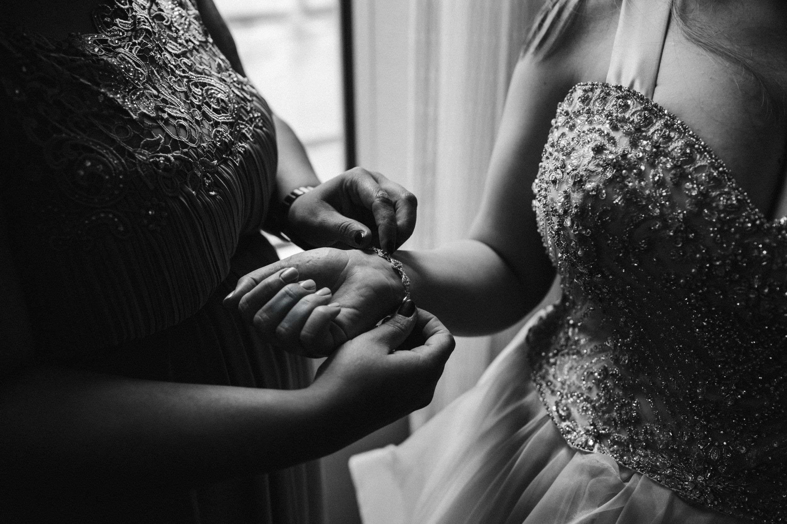 moody wedding details, Oregon wedding ideas, moody, wedding, Oregon, Portland, floral, diamonds