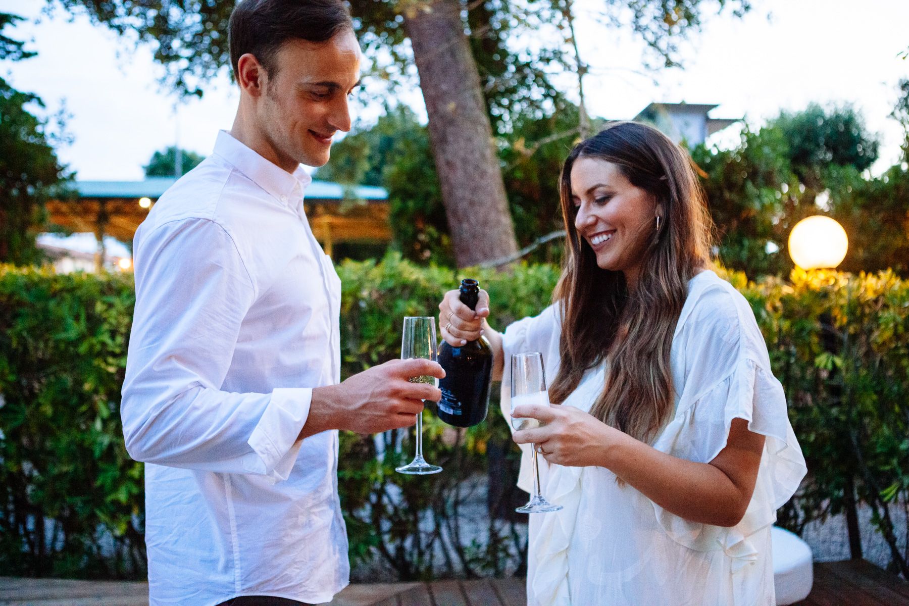 chic but relaxed elopement in Marina de Pietrasanta Tuscany