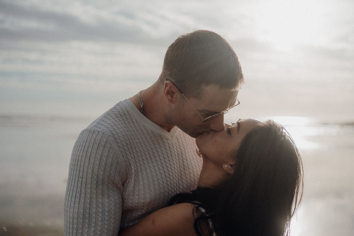A couple kissing in their post-wedding photoshoot with Apertured Media-Auckland Wedding Photographer.
