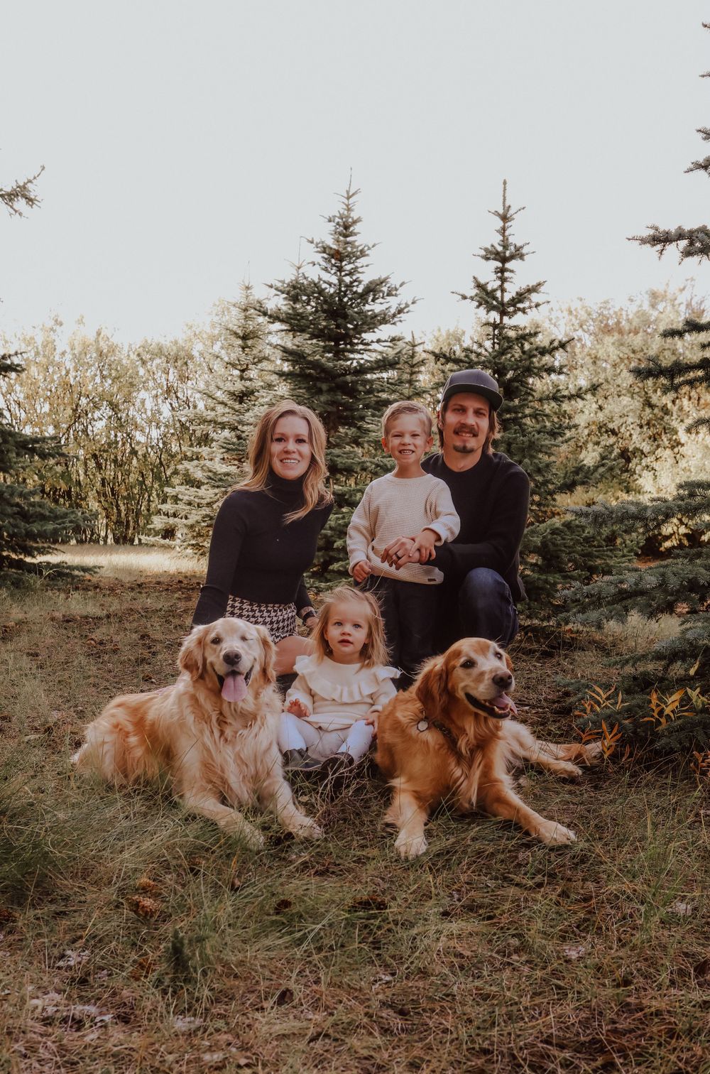 Calgary Maternity Photographer | YYC Outdoor Maternity Sessions | Natural Light, Lifestyle & Family Photography in Alberta & Surroundings