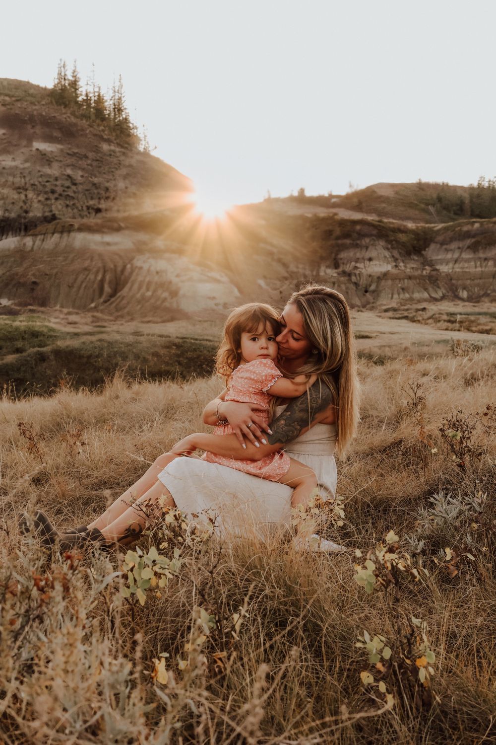 Calgary Maternity Photographer | YYC Outdoor Maternity Sessions | Natural Light, Lifestyle & Family Photography in Alberta & Surroundings