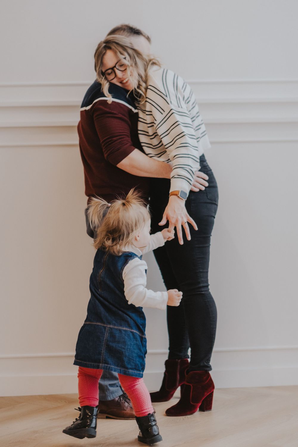 Calgary Maternity Photographer | YYC Outdoor Maternity Sessions | Natural Light, Lifestyle & Family Photography in Alberta & Surroundings