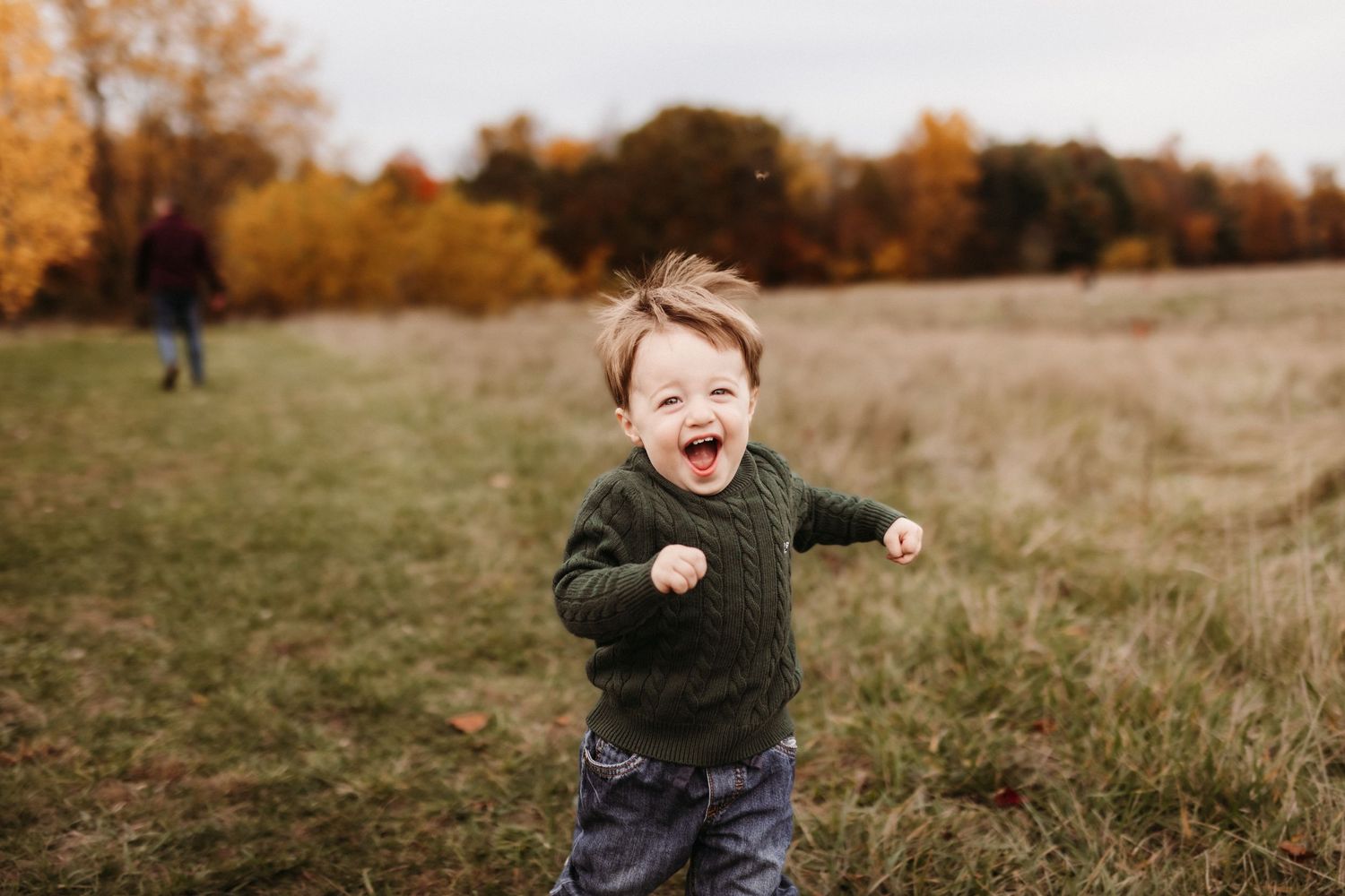 Outdoor Family Photographer in a field in Fort Wayne Indiana