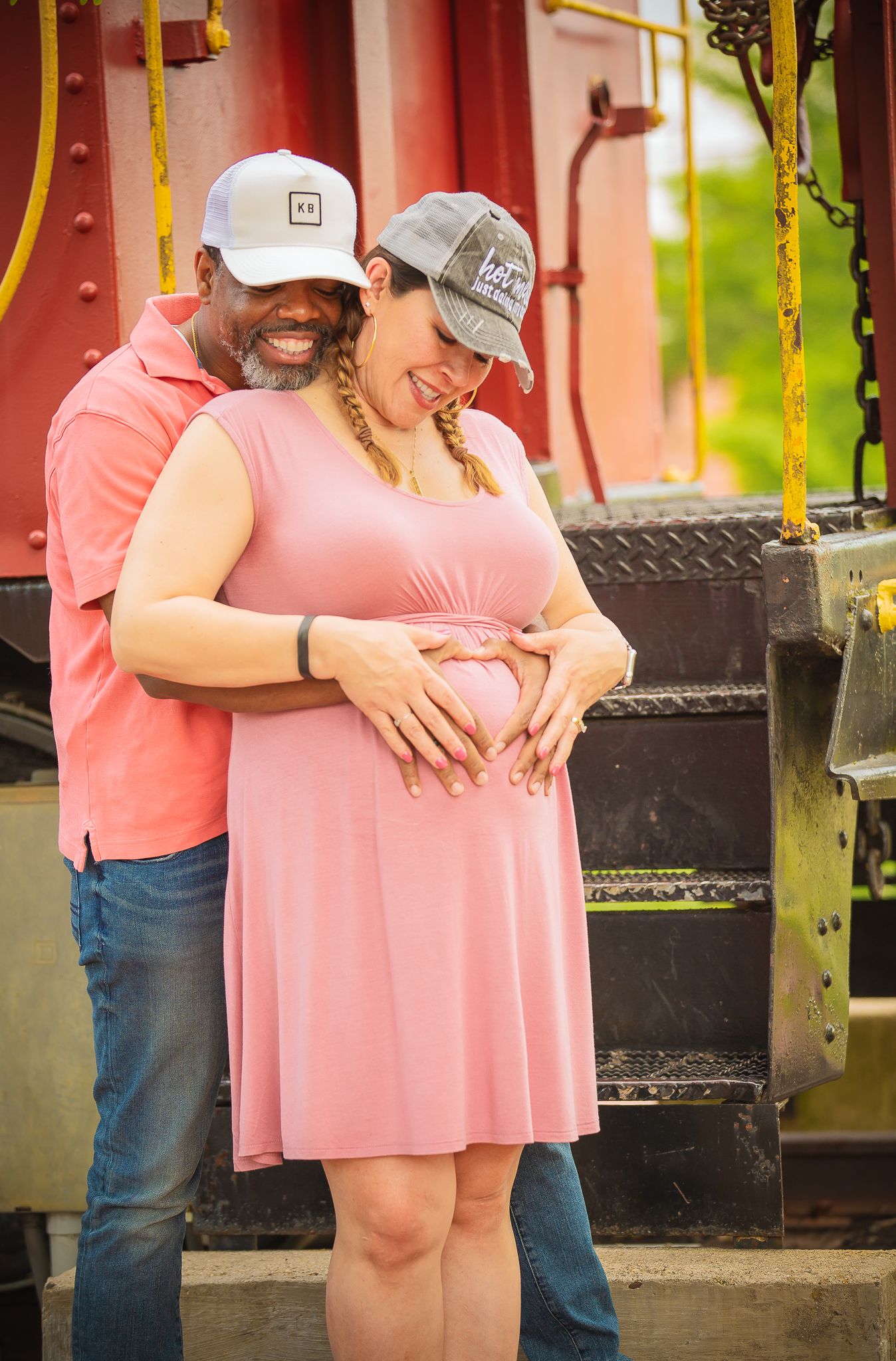 portrait photographer couple husband and wife during pregnancy