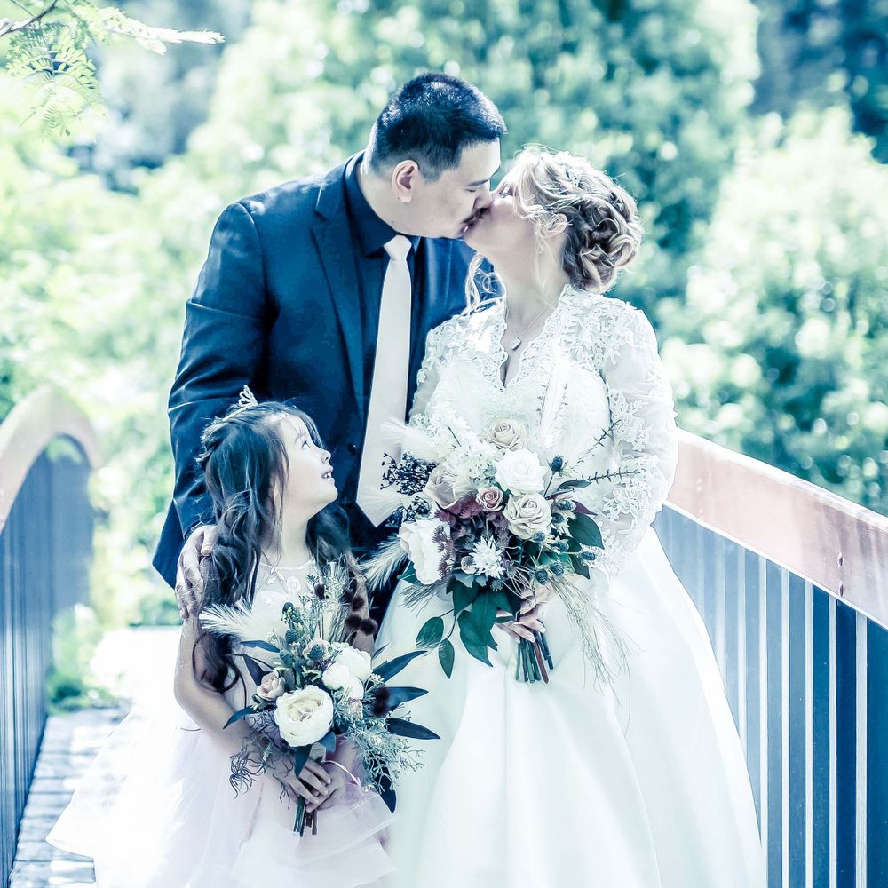 Portrait Photographer and Small Group Weddings