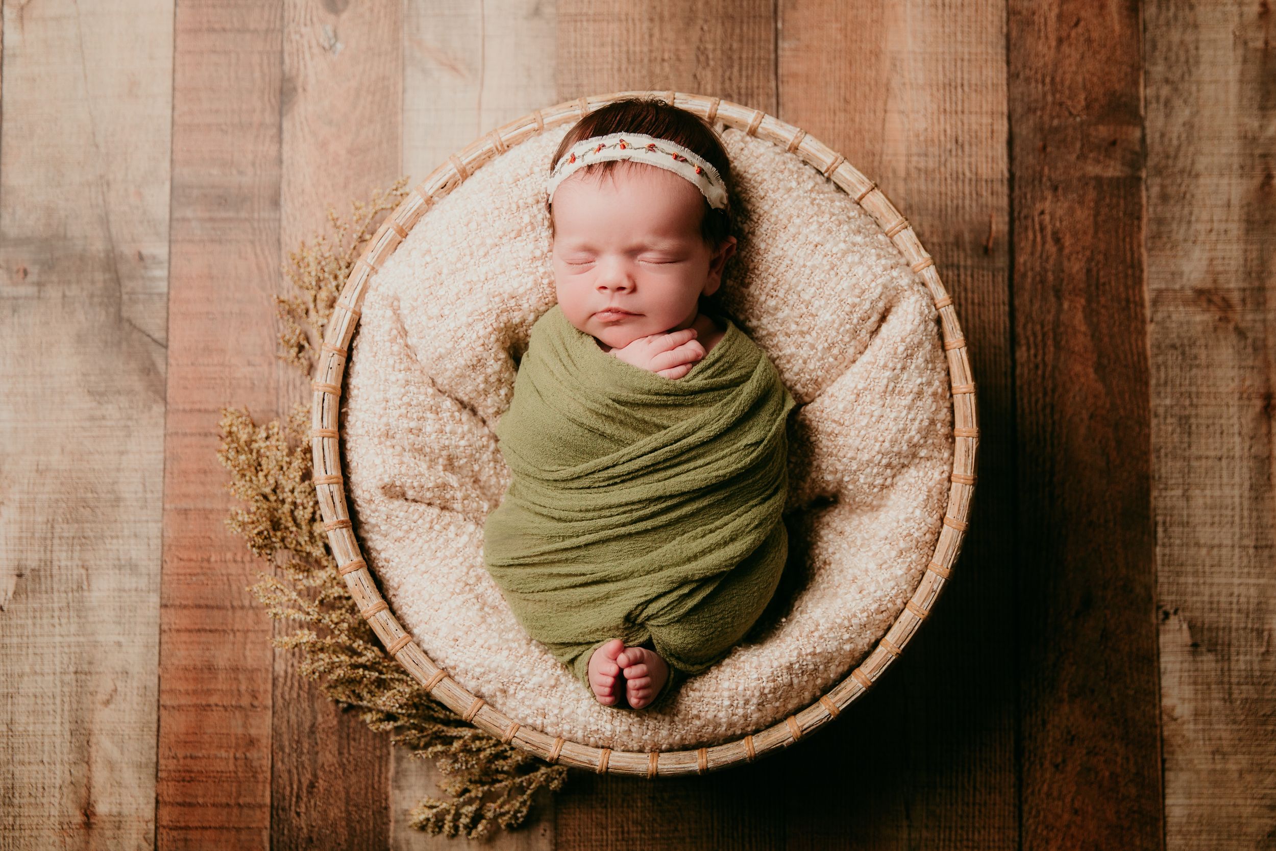 kansas city newborn photographer based in raytown missouri