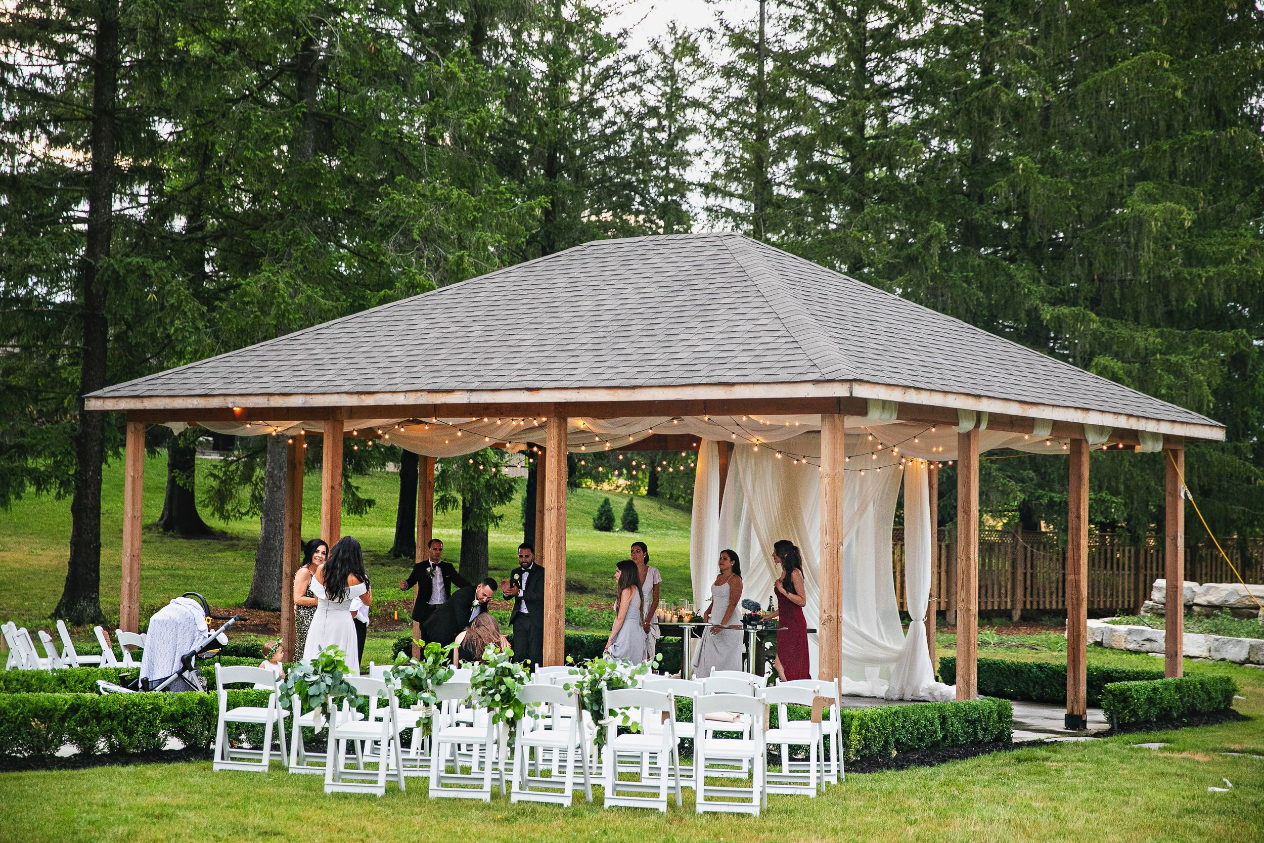 Cute and quirky little wedding in Schomberg and Arlington Estate by photographer Shawn Van Daele