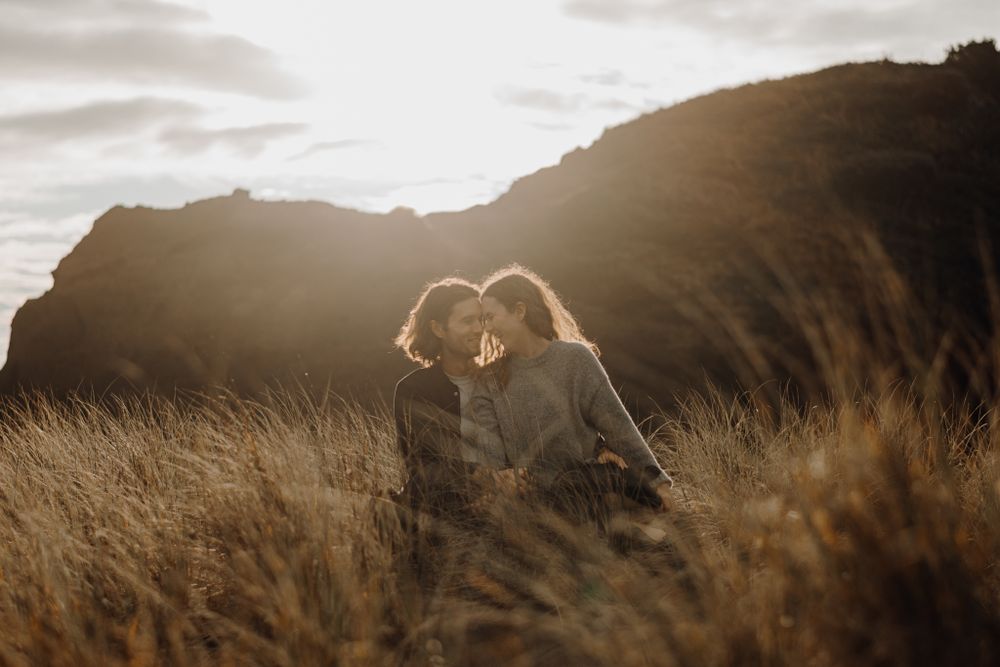 Lovers in Piha for their sunset session with Apertured Media-Auckland Wedding and Elopement Photographer