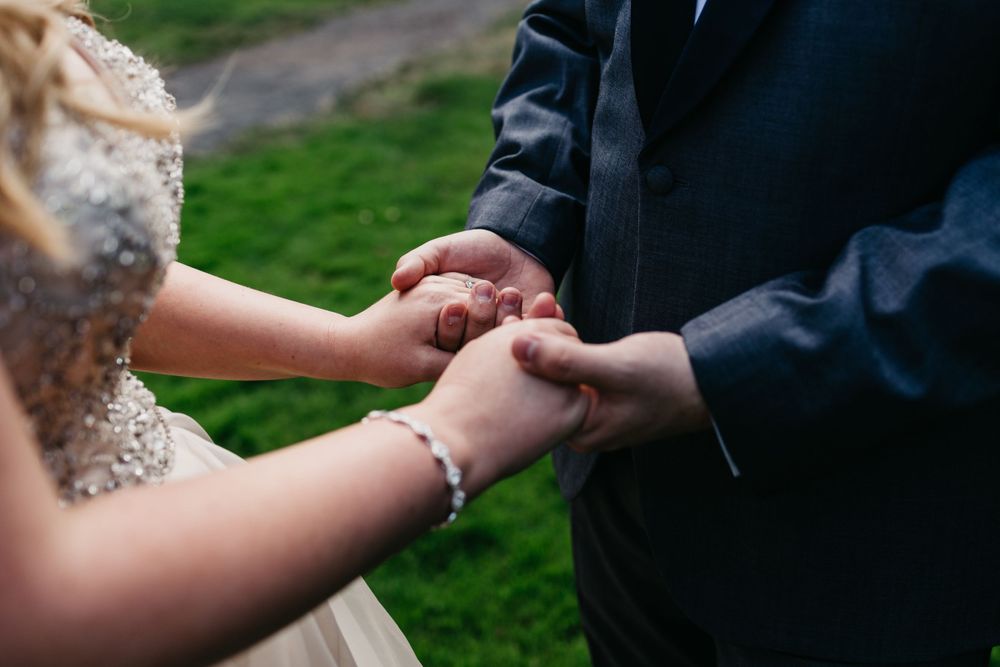 First look photos, Oregon wedding ideas, Portland wedding, rose garden wedding, Oregon wedding photographer,
