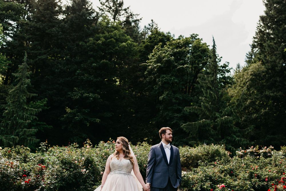 First look photos, Oregon wedding ideas, Portland wedding, rose garden wedding, Oregon wedding photographer,