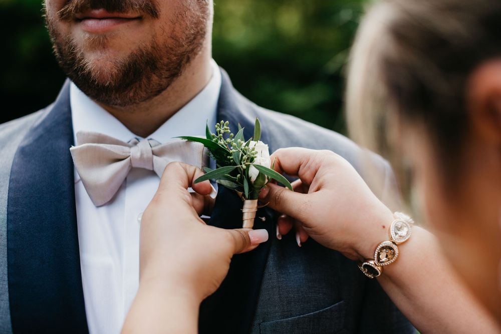 First look photos, Oregon wedding ideas, Portland wedding, rose garden wedding, Oregon wedding photographer,