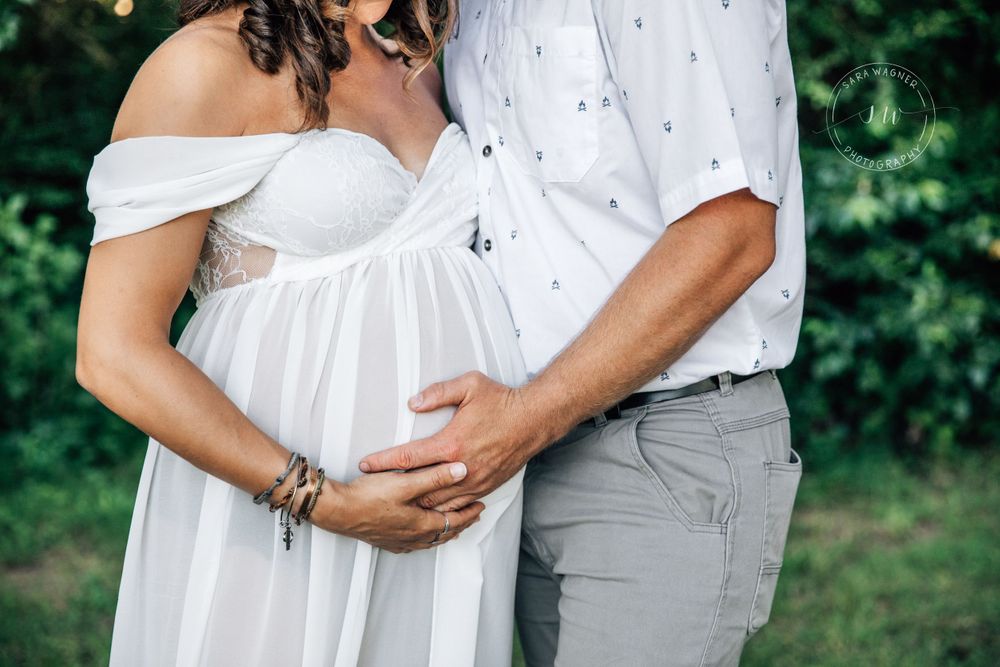 Northwest Arkansas couple cradles baby bump