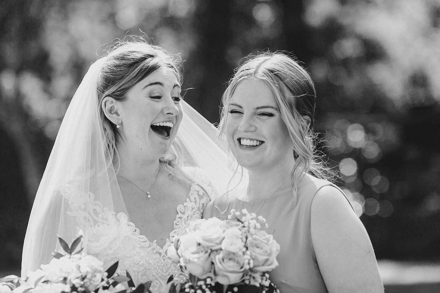 natural candid photo of bride with sister