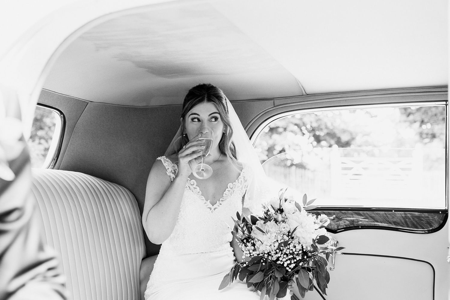 bride relaxes in wedding car