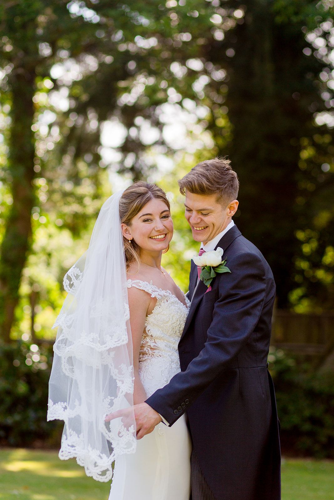 natural photos of wedding couples new forest