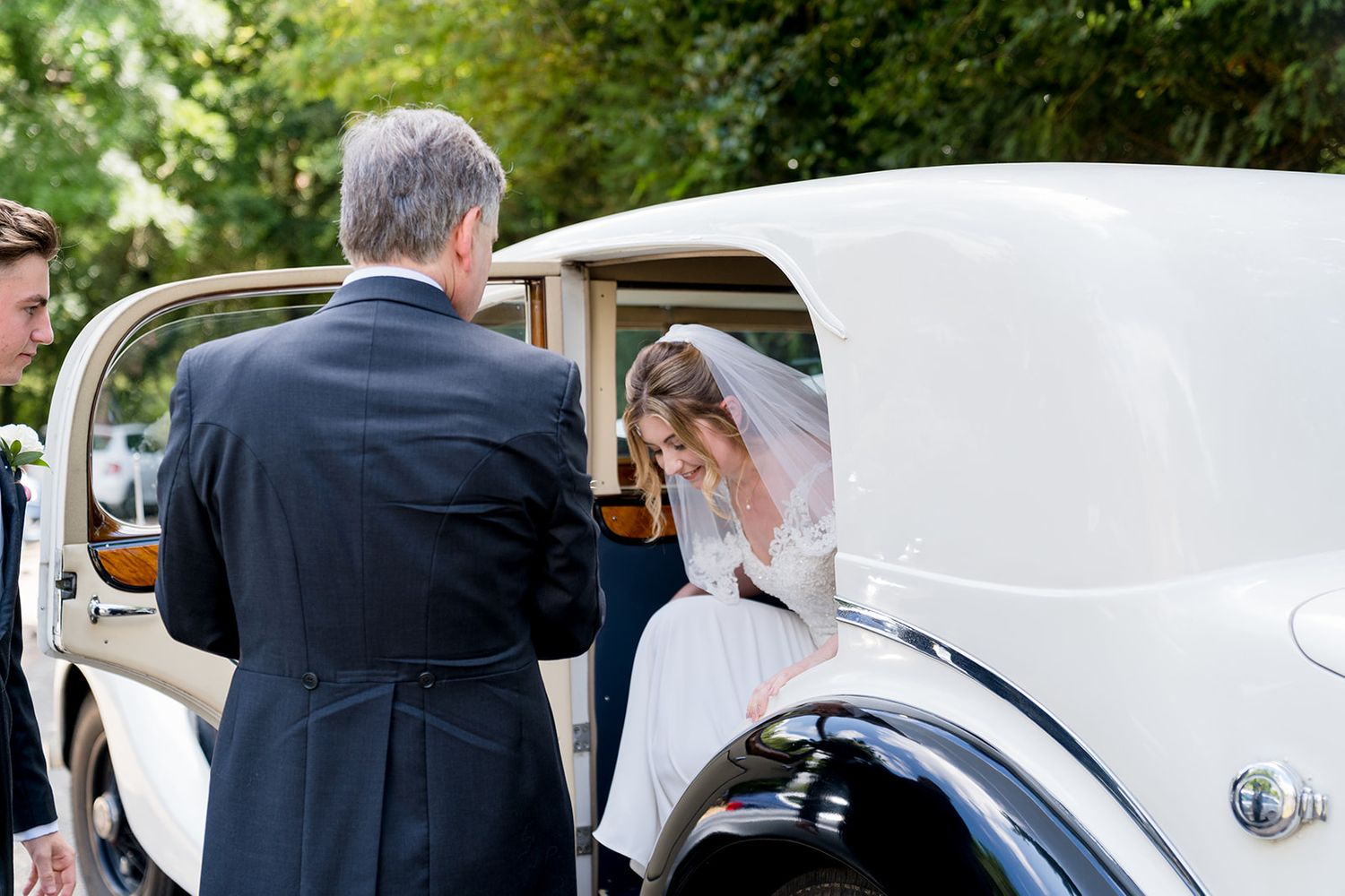 bride getting out of wedding car before ceremony