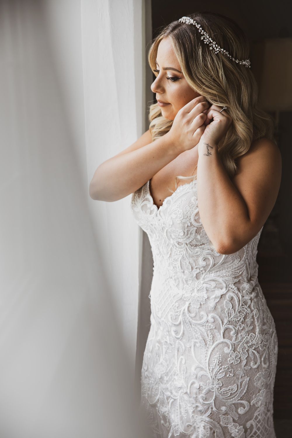 Cute and quirky little wedding in Schomberg and Arlington Estate by photographer Shawn Van Daele