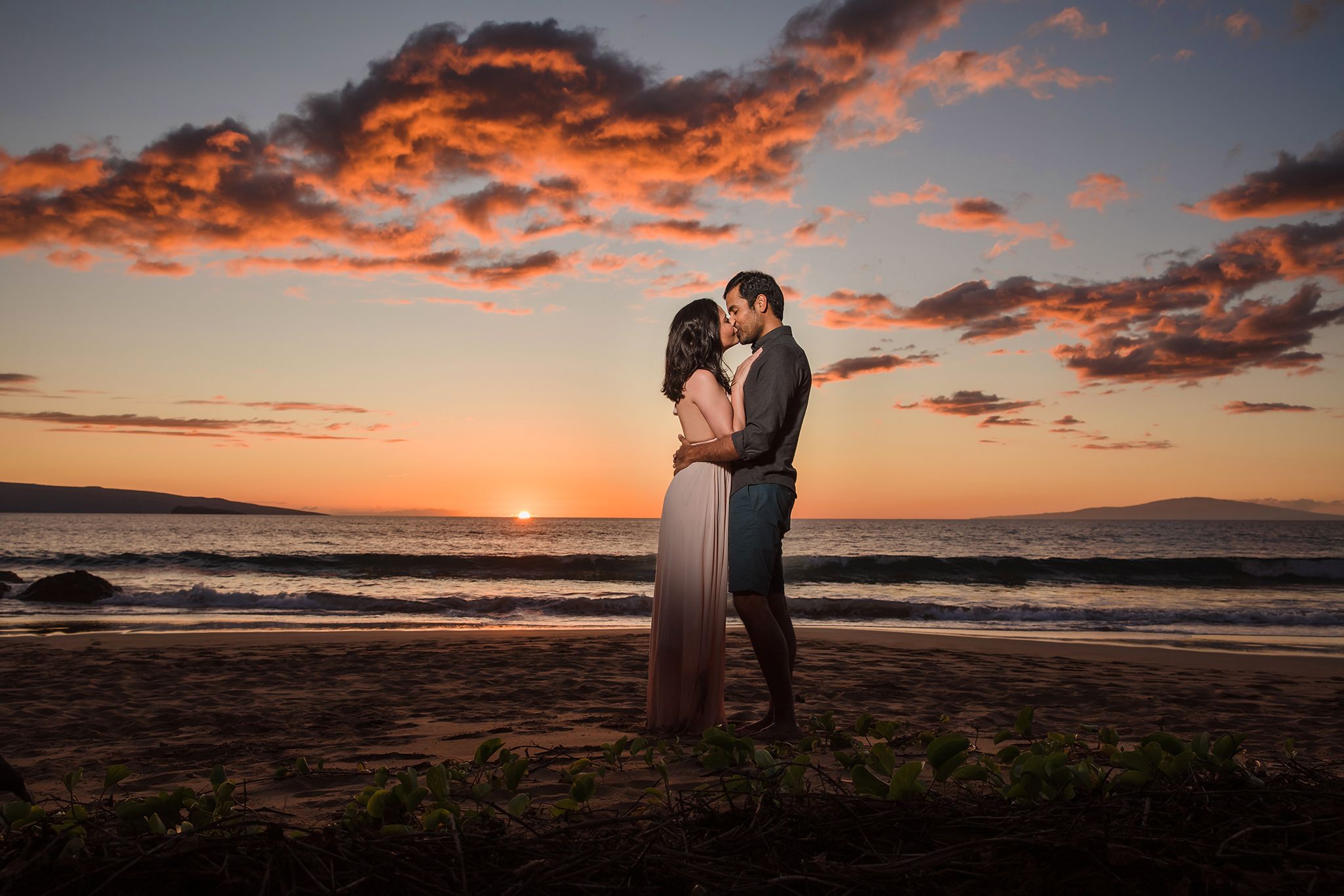 romantic sunset beach photoshoot on maui