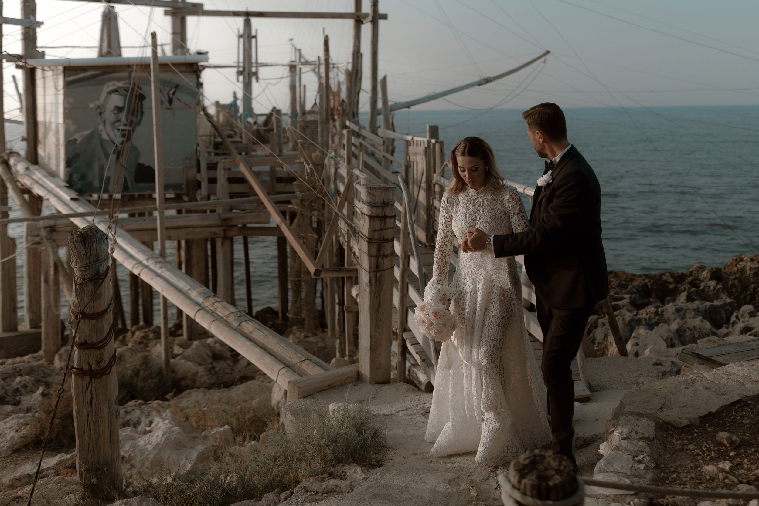 Post wedding - coppia - fuga d'amore - mare - spiaggia - scambio di promesse - Puglia