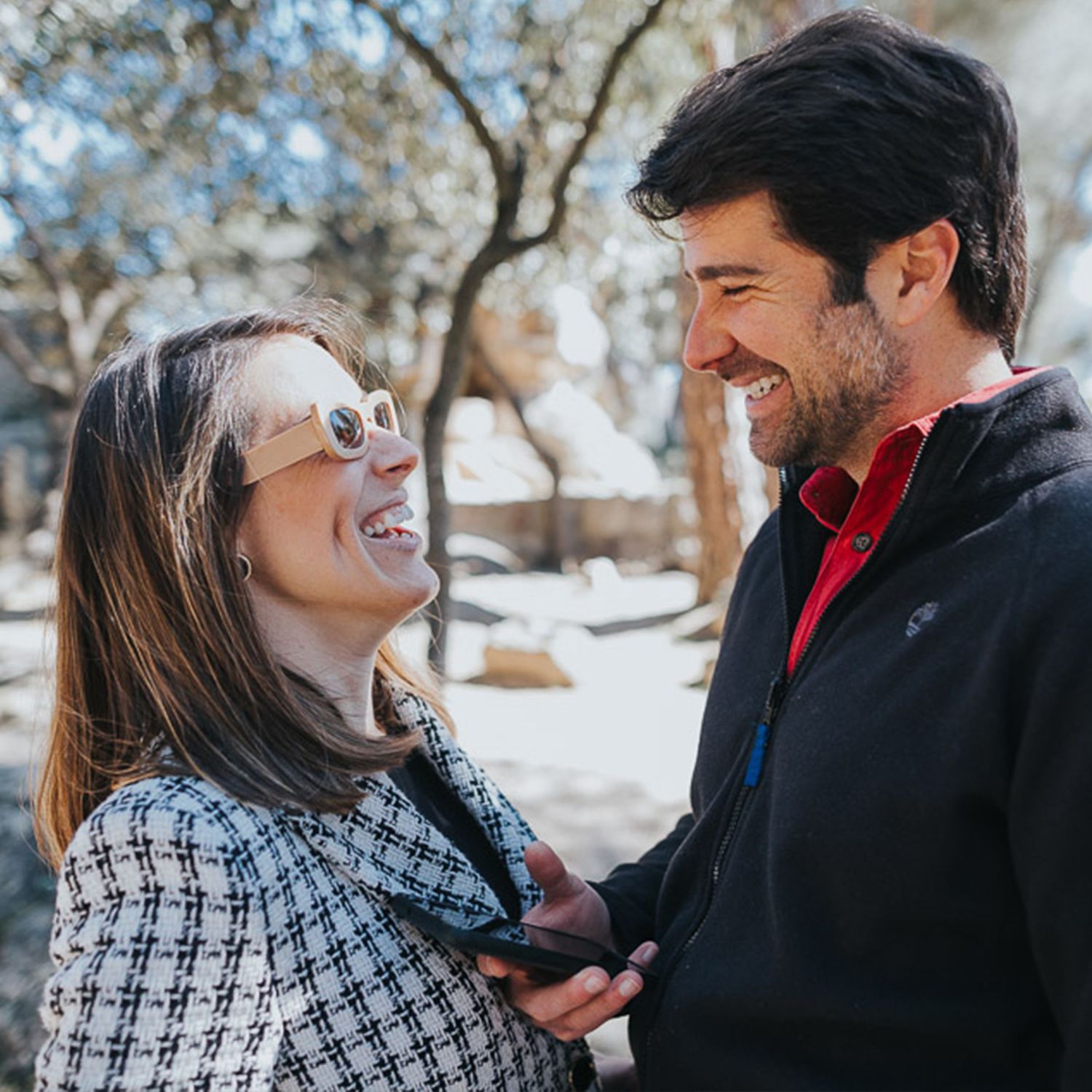 fotorgafías de pareja en madrid sonriendo felices