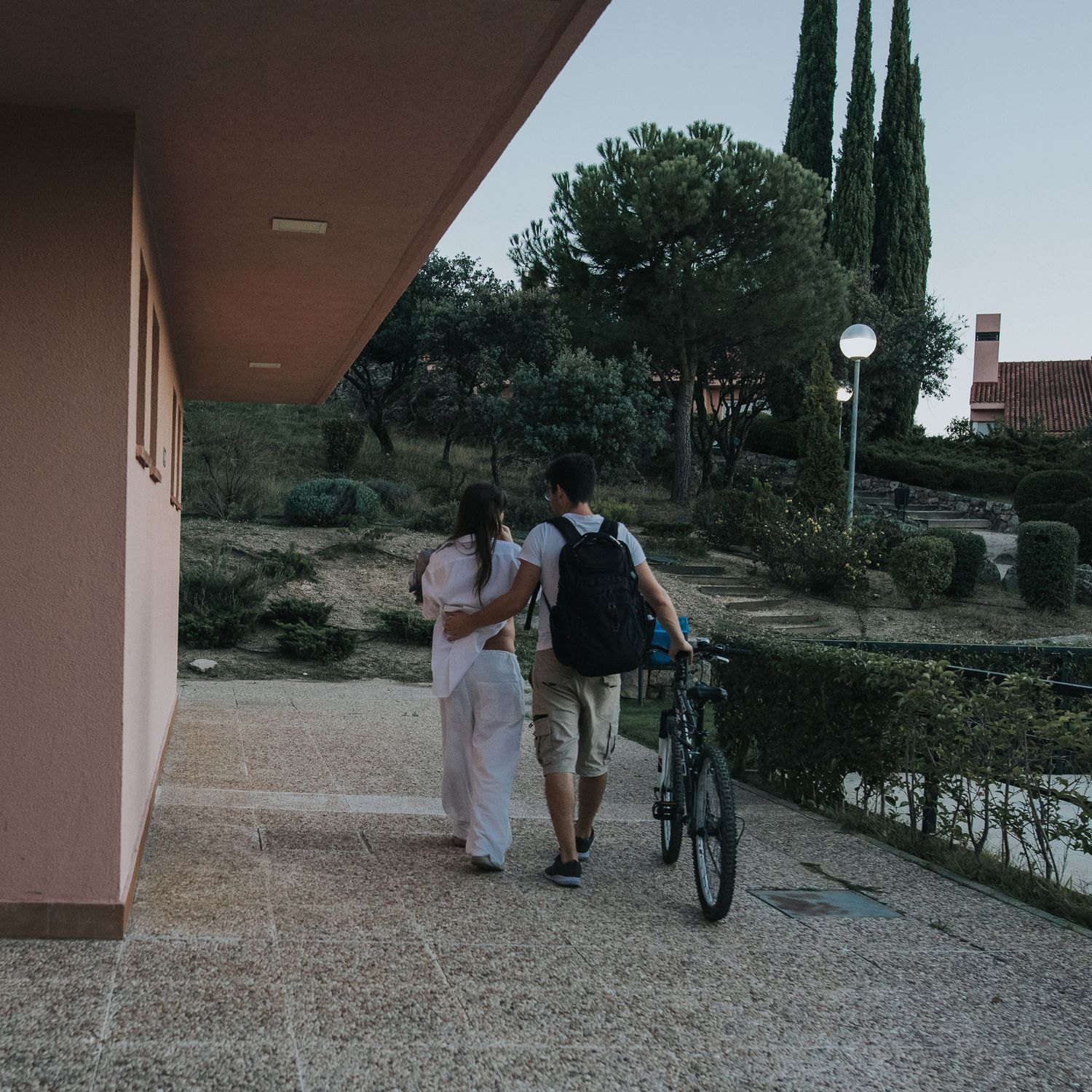 fotografía de parejas en madrid abrazados
