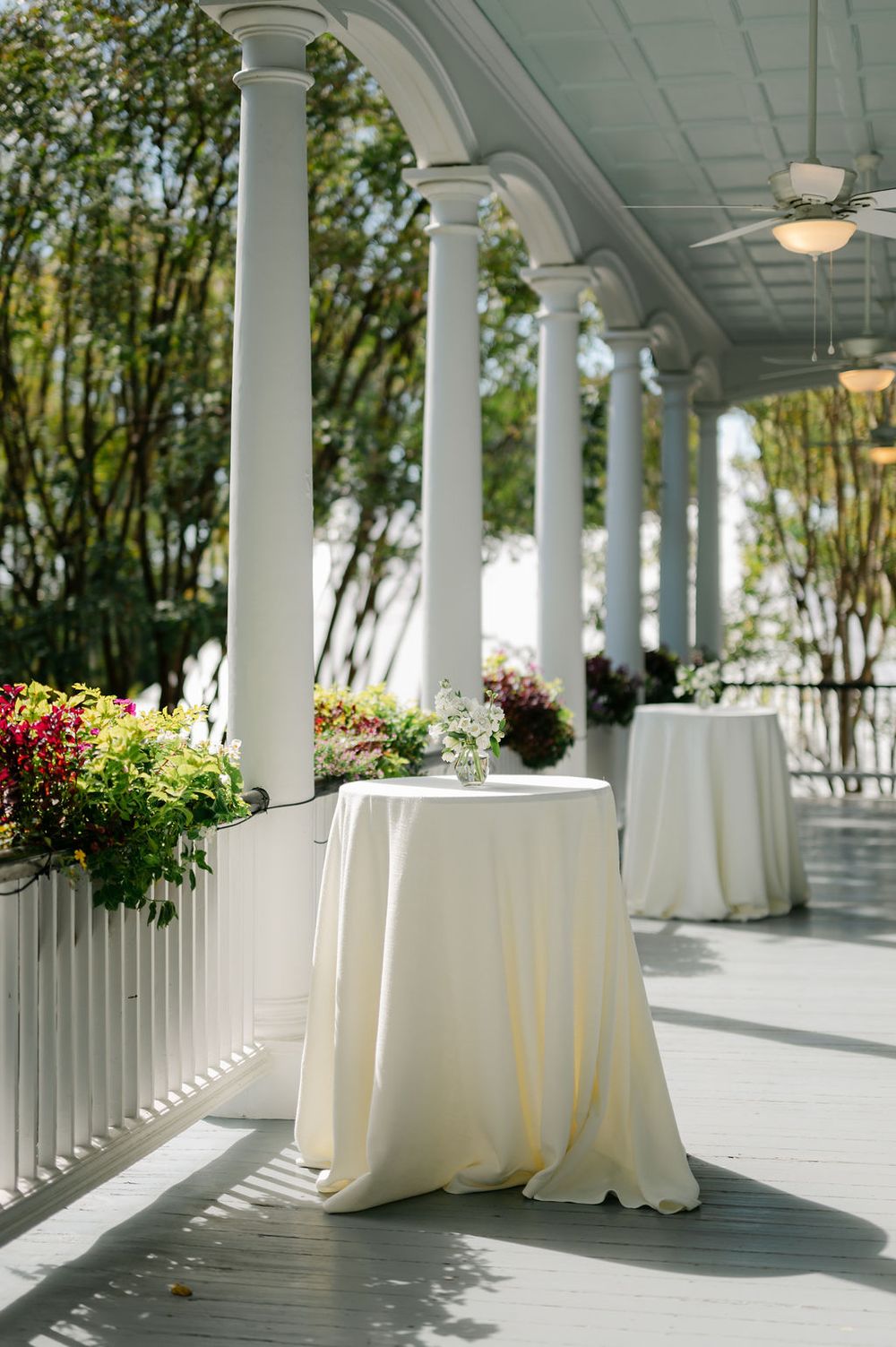 Thomas Bennett House wedding photos from a top Charleston wedding photographer. See more timeless and candid wedding photos Thomas Bennett