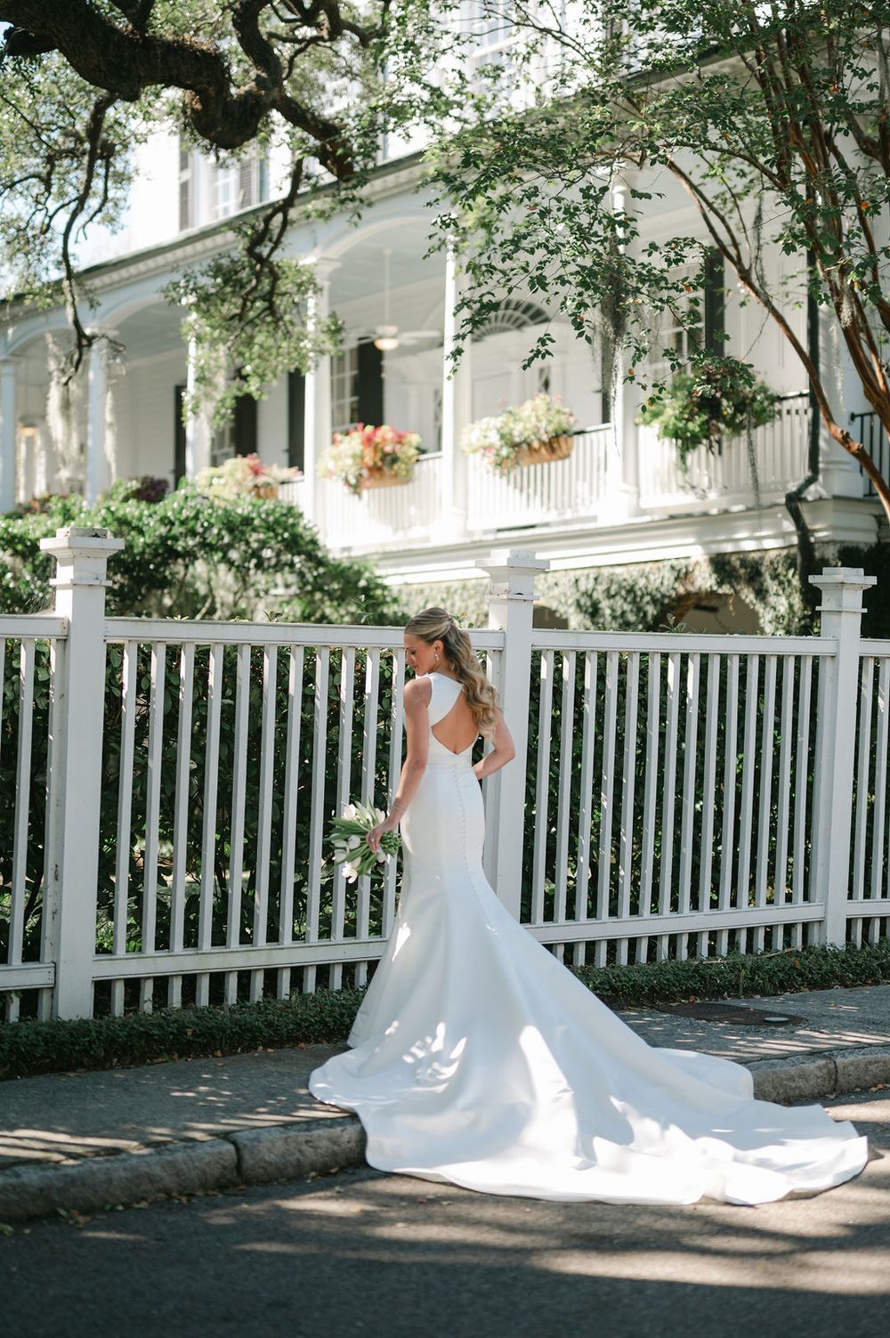 Thomas Bennett House wedding photos from a top Charleston wedding photographer. See more timeless and candid wedding photos Thomas Bennett