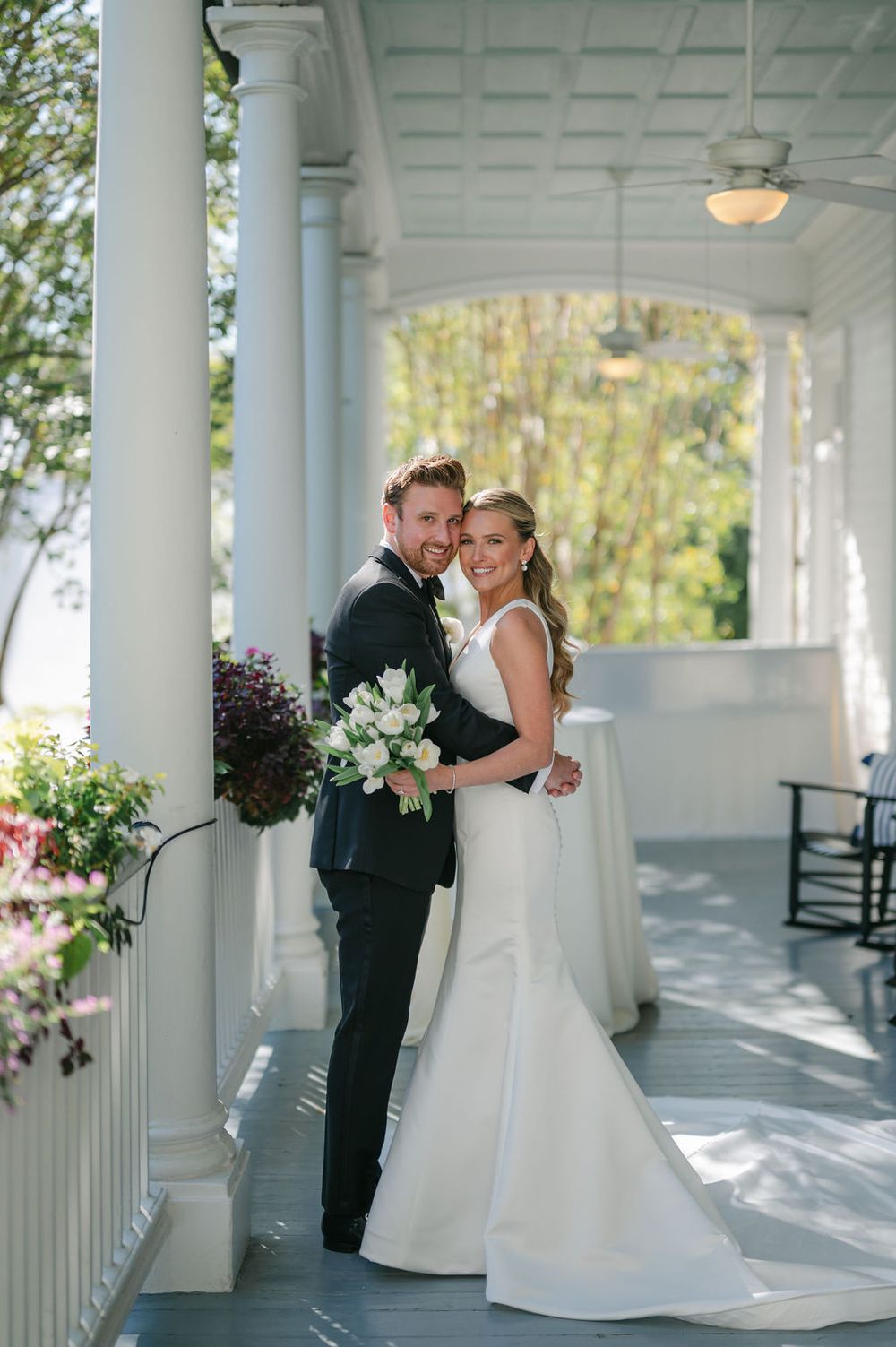 Thomas Bennett House wedding photos from a top Charleston wedding photographer. See more timeless and candid wedding photos Thomas Bennett