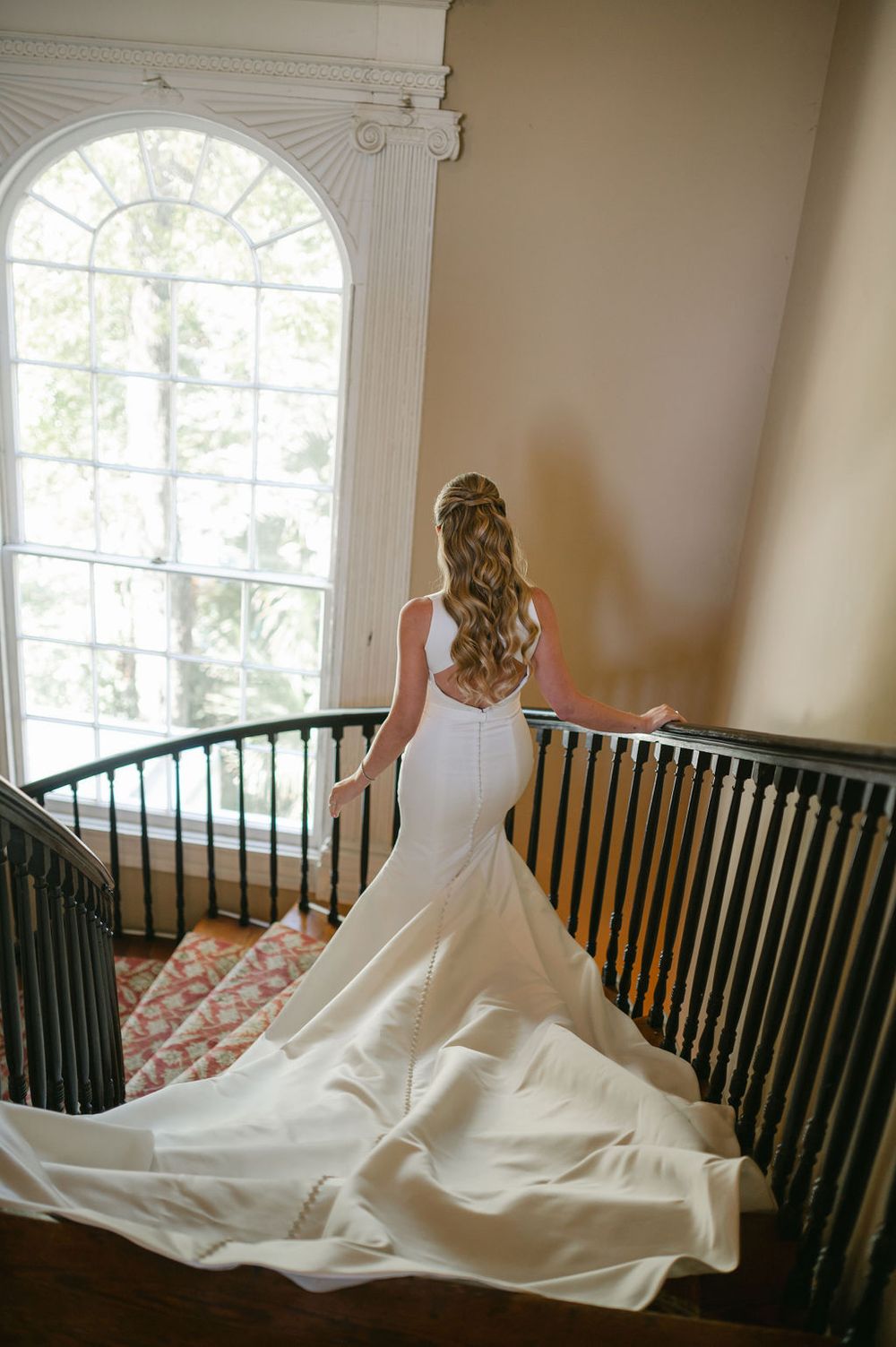 Thomas Bennett House wedding photos from a top Charleston wedding photographer. See more timeless and candid wedding photos Thomas Bennett