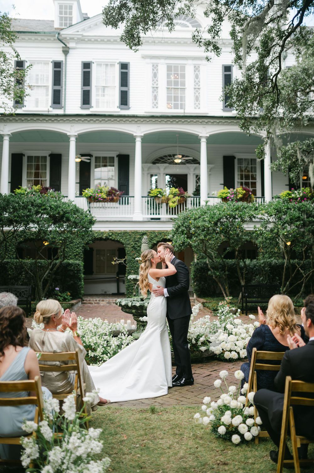 Thomas Bennett House wedding photos from a top Charleston wedding photographer. See more timeless and candid wedding photos Thomas Bennett