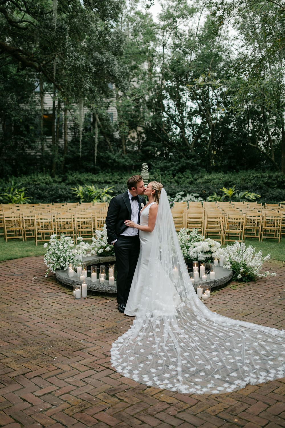 Thomas Bennett House wedding photos from a top Charleston wedding photographer. See more timeless and candid wedding photos Thomas Bennett