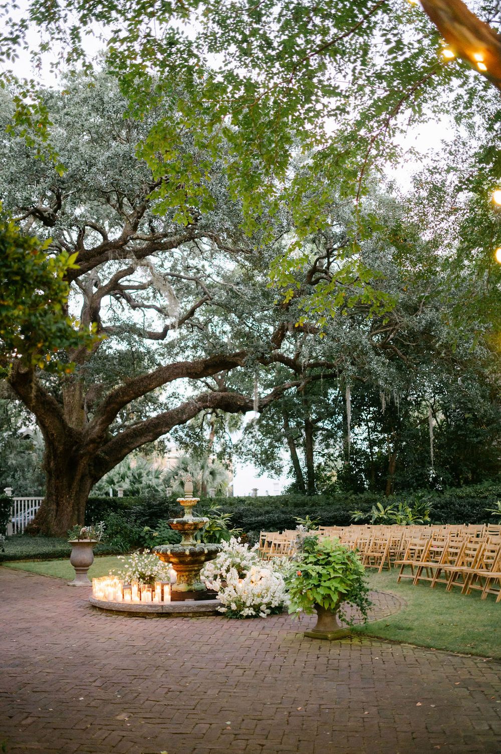 Thomas Bennett House wedding photos from a top Charleston wedding photographer. See more timeless and candid wedding photos Thomas Bennett